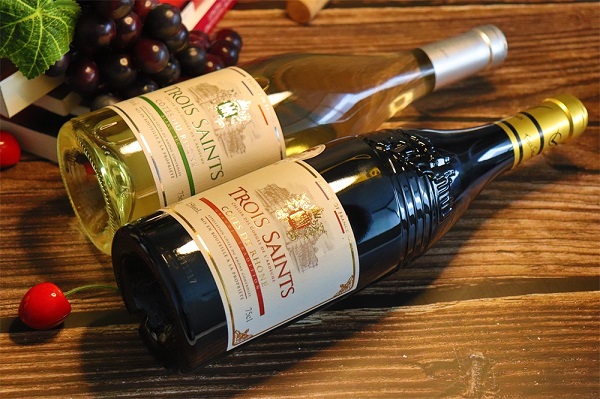 想要養(yǎng)生，該選紅葡萄酒還是白葡萄酒?